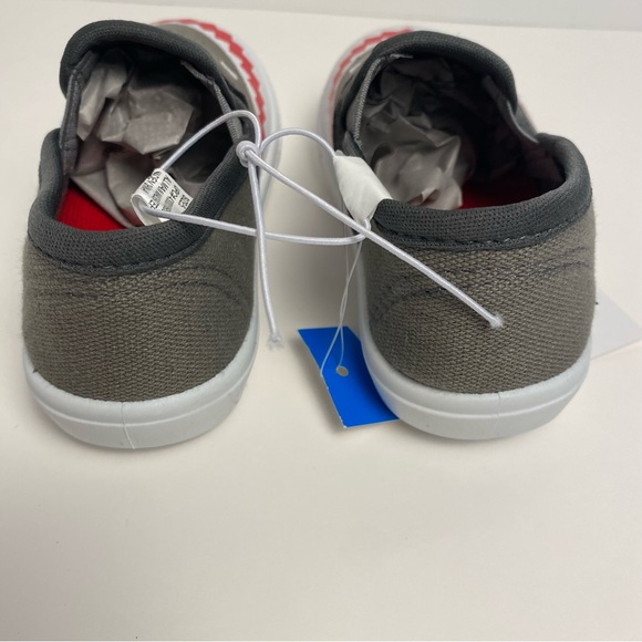 NWT Boys Supreme Look a Like Slip On Shoes, Size 5, Comfy, Slide On, Shark Teeth - Picture 5 of 6